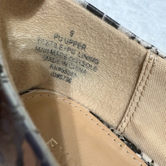 Express Black and Cream Snakeskin Flats Size: 9 - Picture 5 of 8